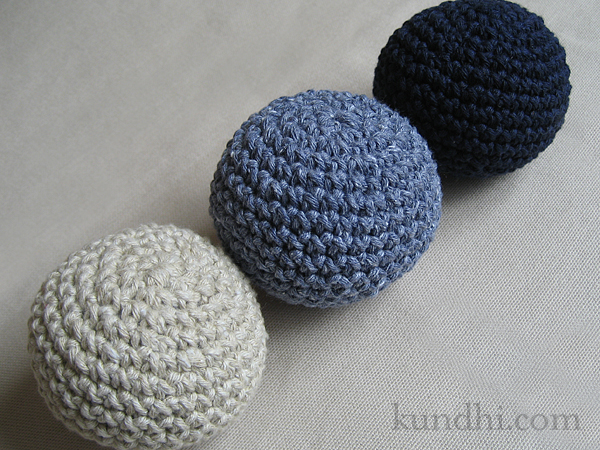 tiny crochet ball pattern